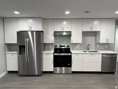 Kitchen - 3372 S Pinyon Park Ln, Mapleton, UT 84664 photo 8 of 8