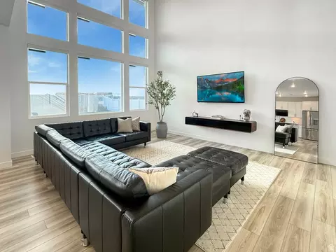 Living - 3372 S Pinyon Park Ln, Mapleton, UT 84664 photo 4 of 6