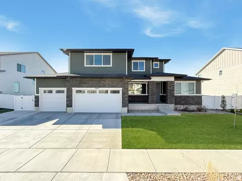 Exterior - 3372 S Pinyon Park Ln, Mapleton, UT 84664 photo 2 of 17