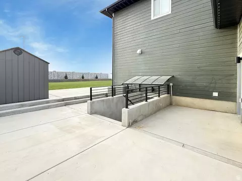 Exterior - 3372 S Pinyon Park Ln, Mapleton, UT 84664 photo 12 of 17
