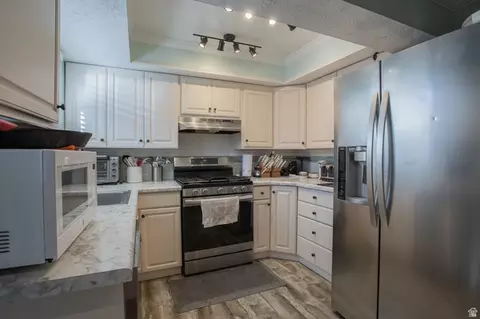 Kitchen - 563 N 200 W, Bountiful, UT 84010 photo 1 of 2