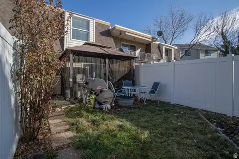 Exterior - 563 N 200 W, Bountiful, UT 84010 photo 3 of 5