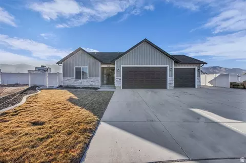 340 S Amber Field Dr, Grantsville, UT 84029