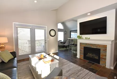1360 W 6690 S #E-204, West Jordan, UT 84084