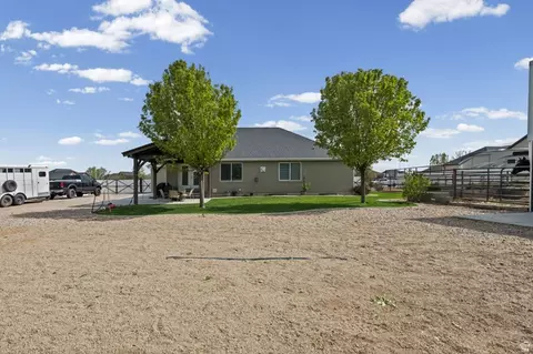 Exterior - 1587 E Smithfield Dr, Eagle Mountain, UT 84005 photo 19 of 21
