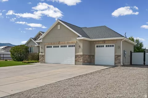 Exterior - 1587 E Smithfield Dr, Eagle Mountain, UT 84005 photo 13 of 21