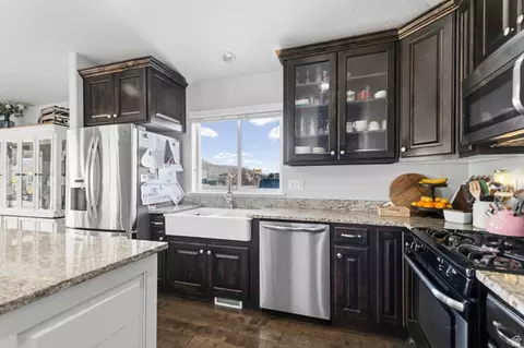 Kitchen - 1587 E Smithfield Dr, Eagle Mountain, UT 84005 photo 4 of 5