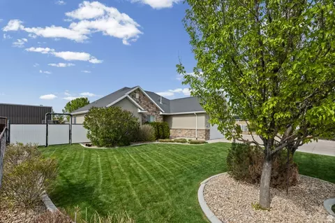 Exterior - 1587 E Smithfield Dr, Eagle Mountain, UT 84005 photo 12 of 21