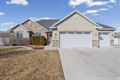 1587 E Smithfield Dr, Eagle Mountain, UT 84005