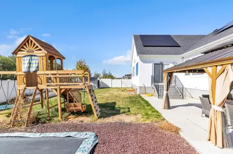 Exterior - 674 S Meade St, Mapleton, UT 84664 photo 2 of 4