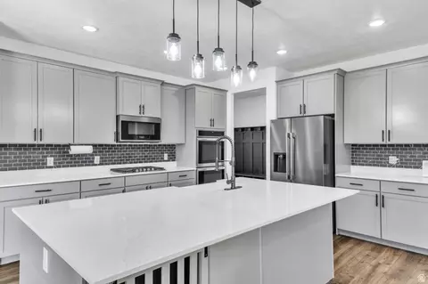 Kitchen - 674 S Meade St, Mapleton, UT 84664 photo 2 of 3