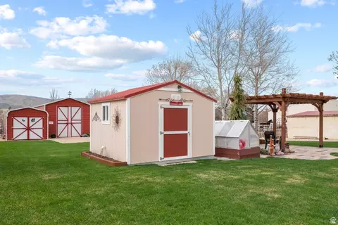 Exterior - 366 S 200 E, Mona, UT 84645 photo 3 of 10