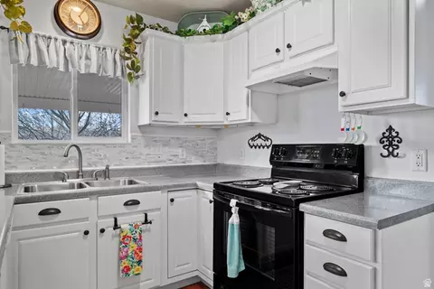 Kitchen - 366 S 200 E, Mona, UT 84645 photo 2 of 4