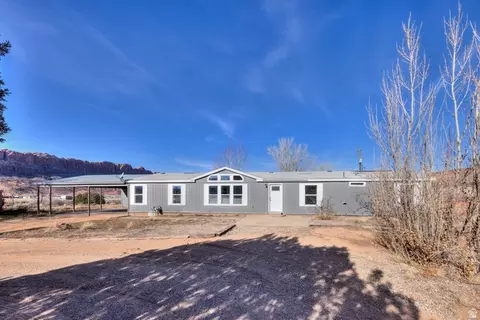 Exterior - 55 E Mount Peale Dr, Moab, UT 84532 photo 2 of 8