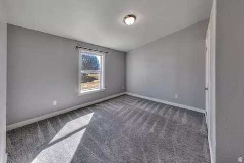Bedroom - 55 E Mount Peale Dr, Moab, UT 84532 photo 3 of 5