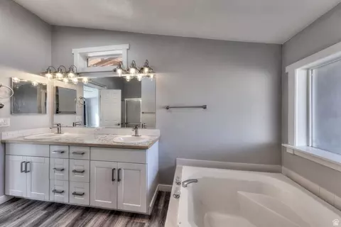 Bath - 55 E Mount Peale Dr, Moab, UT 84532 photo 1 of 4