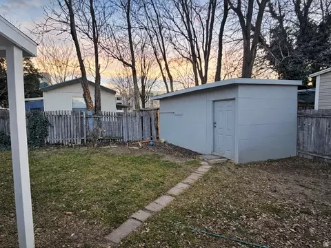 8812 S Stratford Cir, Sandy, UT 84070 photo 5
