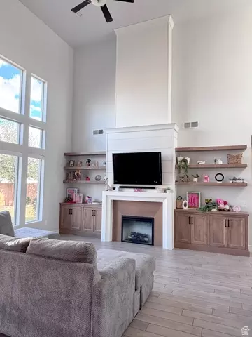 Living - 429 E Treasure Rd, Washington, UT 84780 photo 3 of 4