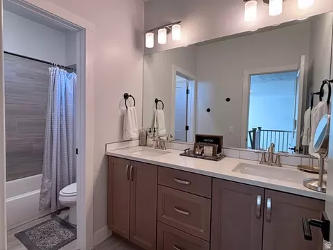Bath - 429 E Treasure Rd, Washington, UT 84780 photo 1 of 3