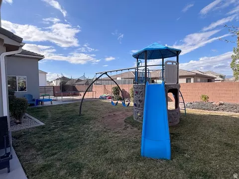 Exterior - 429 E Treasure Rd, Washington, UT 84780 photo 5 of 7