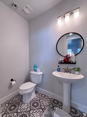 Bath - 429 E Treasure Rd, Washington, UT 84780 photo 2 of 3