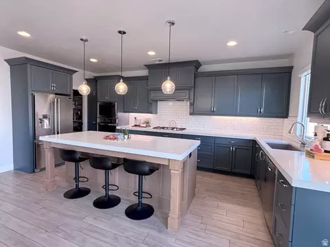 Kitchen - 429 E Treasure Rd, Washington, UT 84780 photo 3 of 3