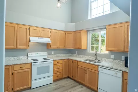 Kitchen - 648 W Hale Ave, Moab, UT 84532 photo 4 of 6