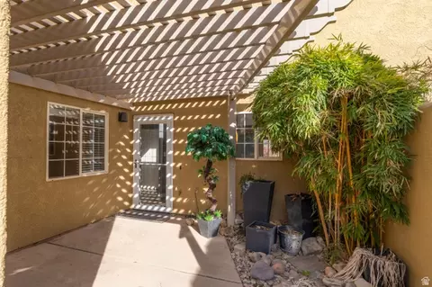 Exterior - 648 W Hale Ave, Moab, UT 84532 photo 2 of 11