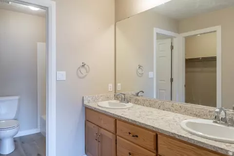 Bath - 648 W Hale Ave, Moab, UT 84532 photo 1 of 5