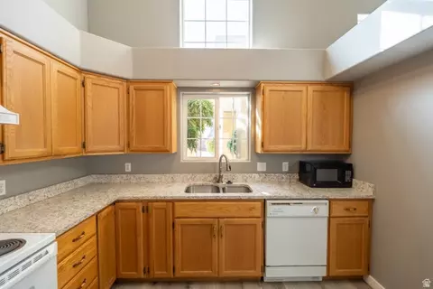 Kitchen - 648 W Hale Ave, Moab, UT 84532 photo 2 of 6