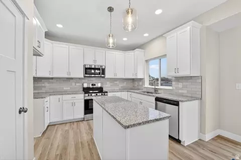 Kitchen - 5781 S Tripp Ln, Murray, UT 84123 photo 3 of 4