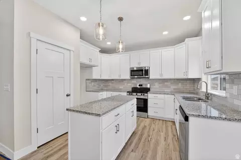 Kitchen - 5781 S Tripp Ln, Murray, UT 84123 photo 4 of 4
