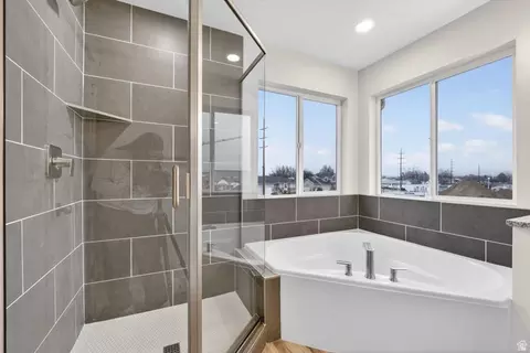 Bath - 5781 S Tripp Ln, Murray, UT 84123 photo 3 of 6