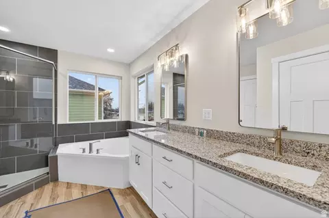 Bath - 5781 S Tripp Ln, Murray, UT 84123 photo 5 of 6