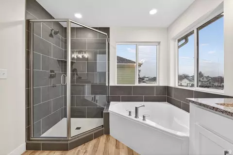 Bath - 5781 S Tripp Ln, Murray, UT 84123 photo 2 of 6