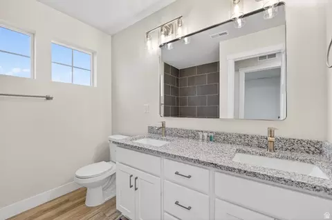 Bath - 5781 S Tripp Ln, Murray, UT 84123 photo 6 of 6
