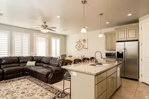 2094 N Coral Ridge Dr, Washington, UT 84780