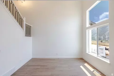 Living - 5228 S Acacia Dr #808, Mapleton, UT 84664 photo 1 of 3