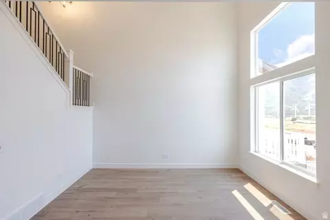 Living - 5228 S Acacia Dr #808, Mapleton, UT 84664 photo 2 of 3