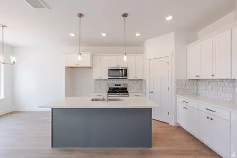 Kitchen - 5228 S Acacia Dr #808, Mapleton, UT 84664 photo 1 of 4