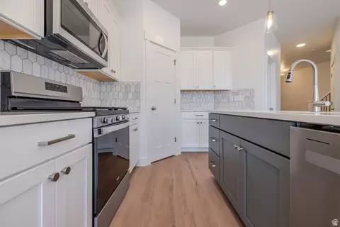 Kitchen - 5228 S Acacia Dr #808, Mapleton, UT 84664 photo 4 of 4