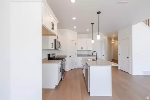 Kitchen - 5224 S Acacia Dr #809, Mapleton, UT 84664 photo 2 of 4
