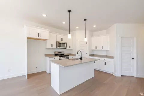 Kitchen - 5224 S Acacia Dr #809, Mapleton, UT 84664 photo 1 of 4