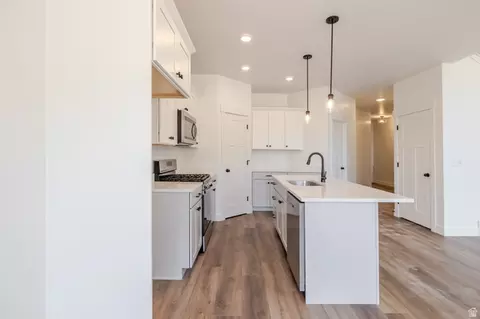 Kitchen - 5214 S Acacia Dr #811, Mapleton, UT 84664 photo 4 of 6