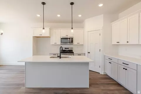 Kitchen - 5214 S Acacia Dr #811, Mapleton, UT 84664 photo 2 of 6