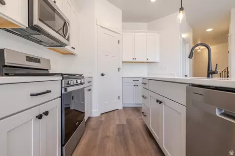 Kitchen - 5214 S Acacia Dr #811, Mapleton, UT 84664 photo 5 of 6