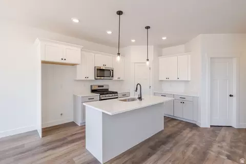 Kitchen - 5214 S Acacia Dr #811, Mapleton, UT 84664 photo 3 of 6
