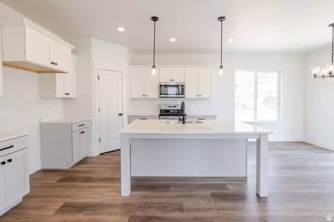 Kitchen - 5214 S Acacia Dr #811, Mapleton, UT 84664 photo 6 of 6