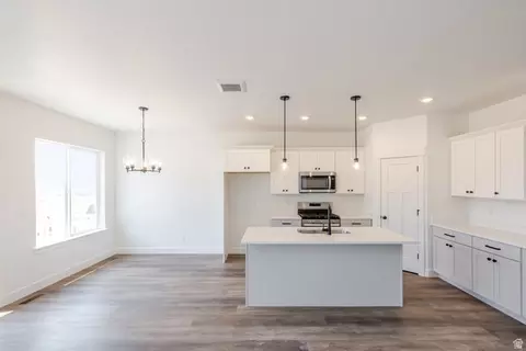 Kitchen - 5214 S Acacia Dr #811, Mapleton, UT 84664 photo 1 of 6
