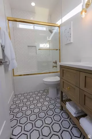 Bath - 2166 N Double Eagle Ln, Washington, UT 84780 photo 3 of 9